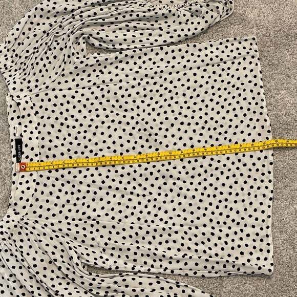 Sugar Lips Off the Shoulder Size Medium White w/Black Polka Dots Blouse PreOwned - Picture 4 of 6